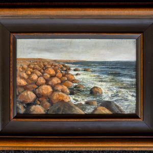 Vebjørn Sand oljemaleri på plate med kystmotiv og steiner i strandkanten, signert nede til høyre
